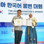 박수덕 대사 대리 제23회 인도네시아 한국어 웅변대회 최우수상 시상. 2025.6.28