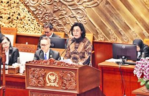 스리 물야니 재무장관 ‘교사 급여’ 발언 파문… 130억 재산 증가와 맞물려 비판 거세