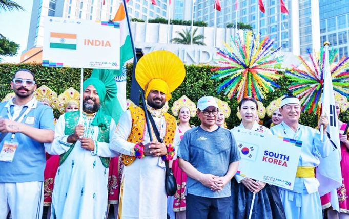 자카르타 도심 수놓은 오색 물결… ‘세계 민속 축제’로 글로벌 도시 도약 선언