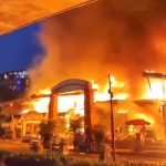 남부 자카르타 끄바요란 바루에 위치한 타만 푸링 시장(Pasar Taman Puring Ludes)에서 대형 화재 발생. 2025.7.28