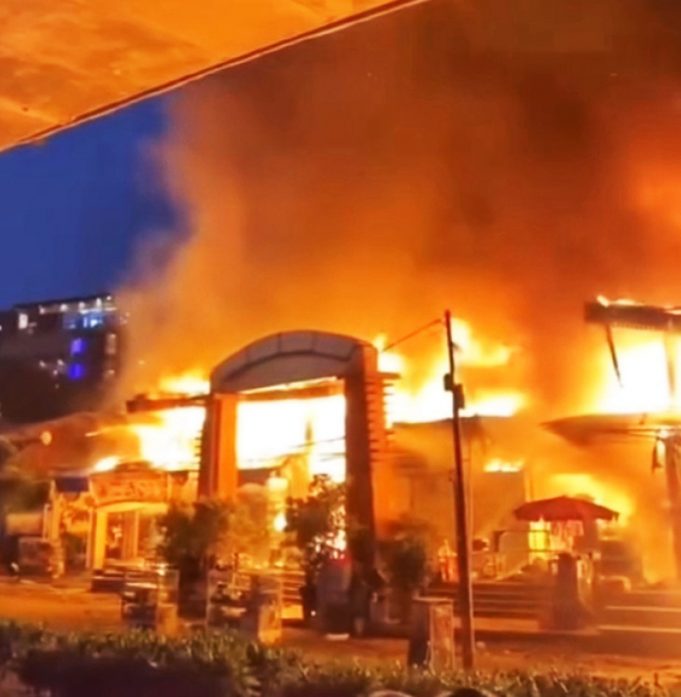 자카르타서 7층짜리 건물에 불…임신부 포함 22명 사망