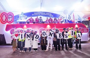 독립 기념 카니발, 거대 스마트폰과 AI 로봇으로 디지털 미래 선보여