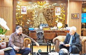 아일랑가 경제조정부 장관, 미 대사 대리 접견