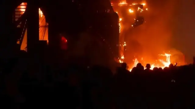 자카르타 시위로 경찰기동대 본부 지역 화재 발생.2025.8.29