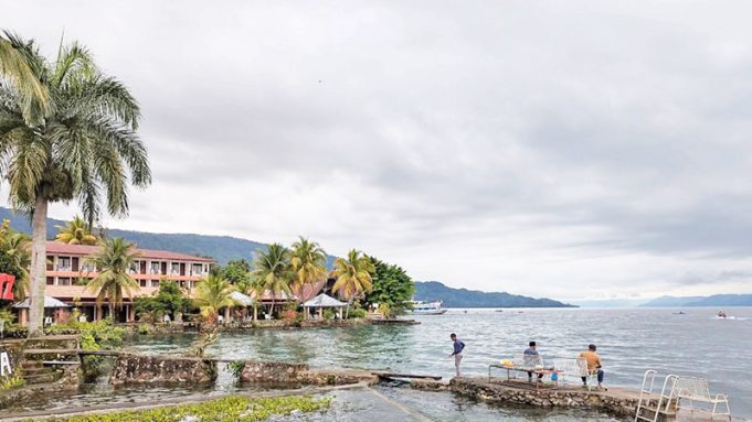 유네스코 평가단 토바 호수 현장 방문 ‘그린카드’ 위기 오나