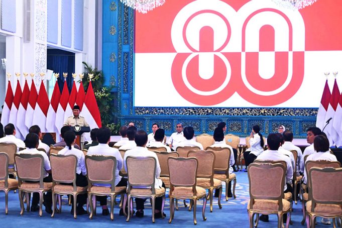 프라보워-기브란 정부 1년: 속도보다 내실…