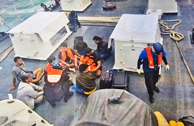 한국-인도네시아 공조, 한국 해역서 인신매매 인니 선원 8명 구조