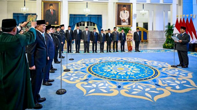 (속보) 프라보워 대통령, 3차 내각 개편 단행…에릭 토히르 체육부 장관으로 이직