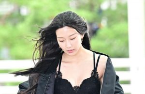 배우 문가영 란제리 룩 과감한 노출로 자카르타행 출국