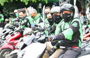 8월시위 국경을 넘은 연대… 말레이시아·싱가포르發 ‘온정의 주문’