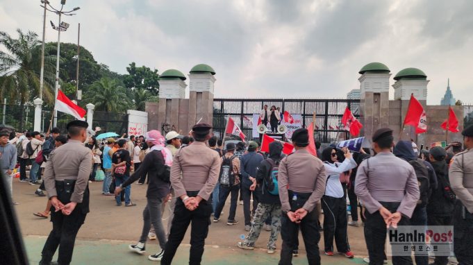 프라보워 대통령 “평화 시위 보장” 천명, 경찰 과잉 대응 논란은 확산