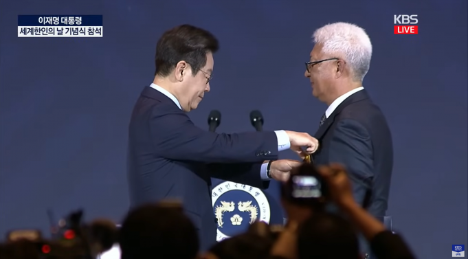 (영상) 2025 세계한인의 날, 인도네시아 동포사회 헌신 인정받다… 이경윤·손한평 고문, 국민포장·대통령표창 수상