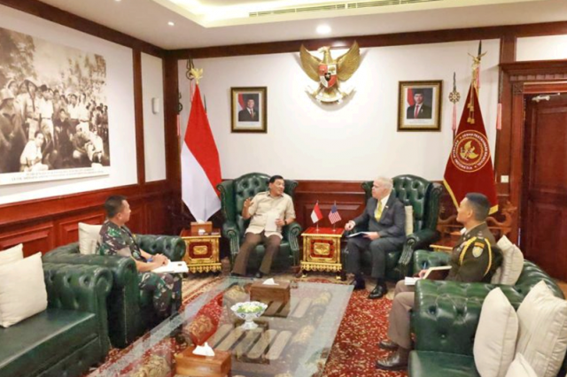 샤프리 샴수딘 국방부 장관은 지난 9월 23일 새로 부임한 피터 M. 헤이먼드(Peter M. Haymond) 주(駐)인도네시아 미국 임시 대리대사를 접견했다.