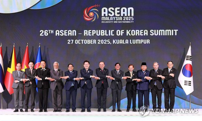 손 맞잡은 한-아세안 정상들