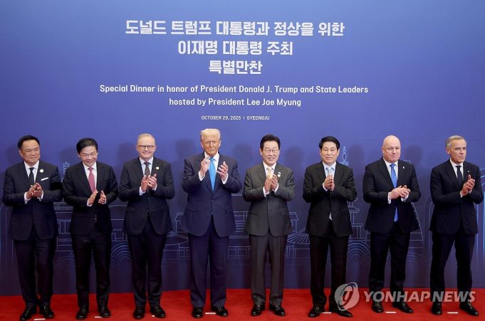 트럼프 “韓핵추진잠수함 건조 승인…美필리조선소에서 건조”