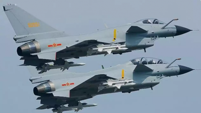 국방부 장관, J-10 전투기 도입 공식화