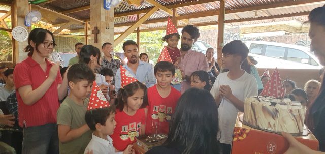 11월 12월 생일축하연주 및 선물증정