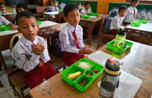 인도네시아 무상 급식의 두 얼굴