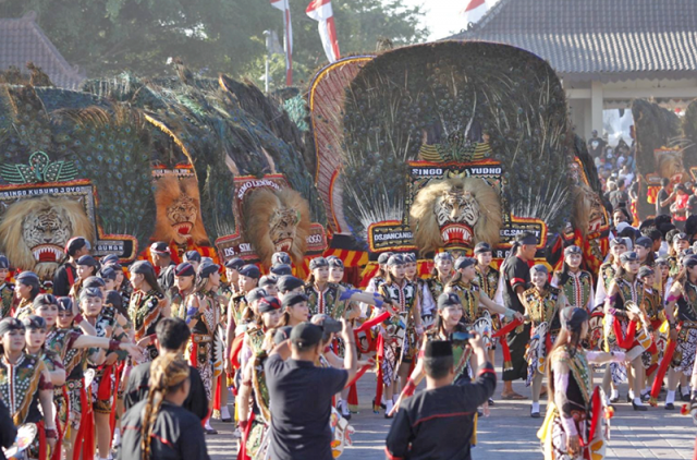 Reog, Kolintang, Kebaya 민속 놀이