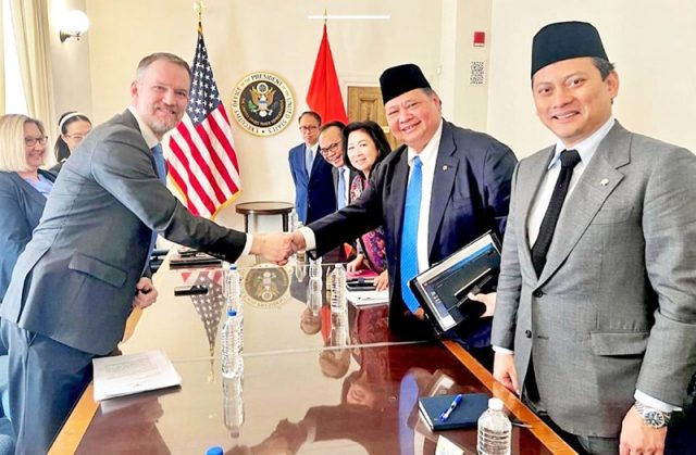 ▲아일랑가 경제조정부 장관을 비롯한 인도네시아 정부대표단이 미국에서 관세문제를 협상하고 있다. 2025.4.21. 사진 경제조정부