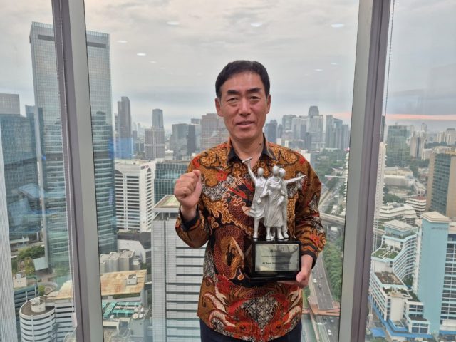 구형회 신한인도네시아은행장은 지난 11월 28일 개최된 ‘2025년 BI Awards’에서 ‘지속가능금융 우수 은행(Best Sustainable Finance Driver)’ 부문을 수상했다.