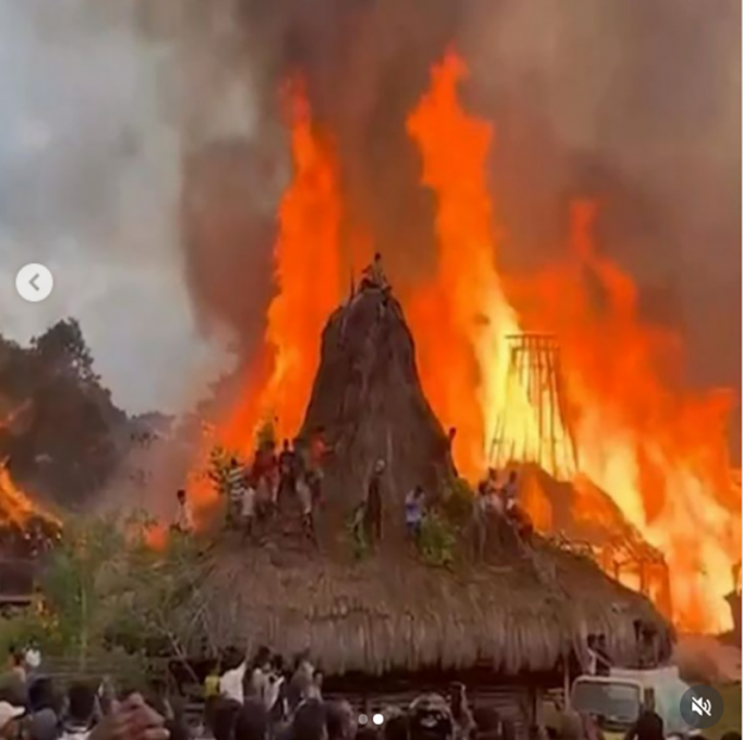 인도네시아 서숨바 전통마을 ‘와루워라’ 대형 화재로 전소