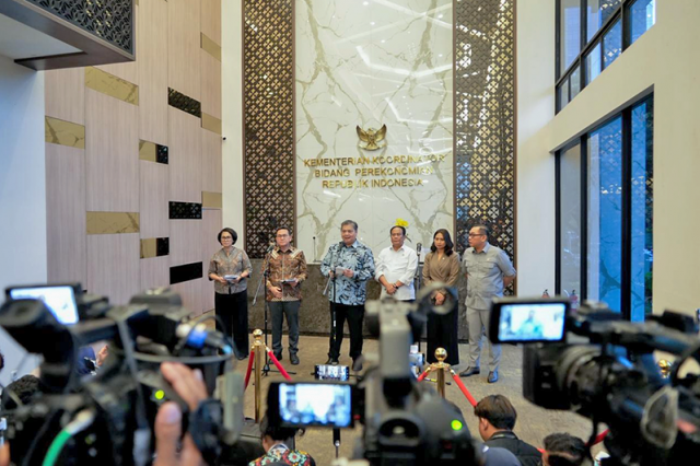 아일랑가 하르타르토(Airlangga Hartarto) 경제조정부 장관은 2025 연말연시 경제성장을 기대한다고 발표.