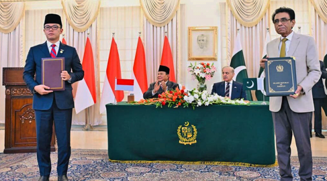 파키스탄 이슬라마바드 총리 관저에서는 인도네시아 파키스탄 외교 장관은 양해각서(MoU) 및 협력 협정을 하고 있다. 2025.12.9