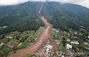 반둥 산사태 사망자 70명으로 늘어…해병대원 23명 모두 숨져