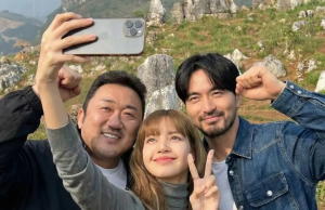 (영상) 블랙핑크 리사·마동석, 반둥서 넷플릭스 ‘타이고’ 촬영… 한 달간 관광지 전면 폐쇄