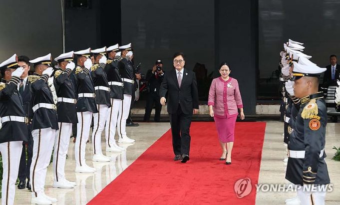하원의장, 우원식 국회의장 영접… 전략적 협력 및 이주 노동자 보호 강화