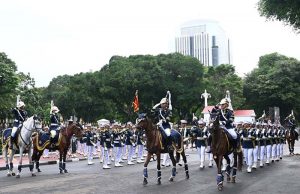 매주 일요일 아침, 메르데카궁 앞 대통령 경호부대 교대식 개방