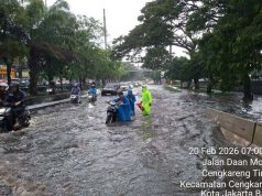 자카르타 밤새 내린 폭우로 도심 마비… 61개 구역 침수