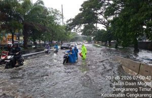 자카르타 밤새 내린 폭우로 도심 마비… 61개 구역 침수