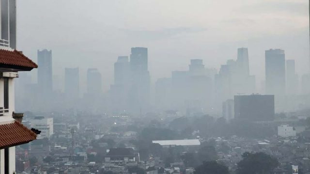 자카르타 중심부 대기현황. 이날 수도권 지역 대기질 지수는 최고 306에서 자카르타 대부분 지역은 230~250대를 보이고 있다. 사진 한인포스트
