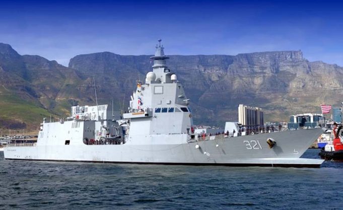 이탈리아 건조 최신예 프리깃함 KRI 프라부 실리왕이-321 공식 인수