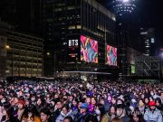 BTS 컴백 공연 광화문에 16만 모여…BTS 팬덤, 중년으로 확장
