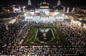 해 떠 있는 동안은 물도 마시지 못하는, 인도네시아의 라마단이 시작됐다!