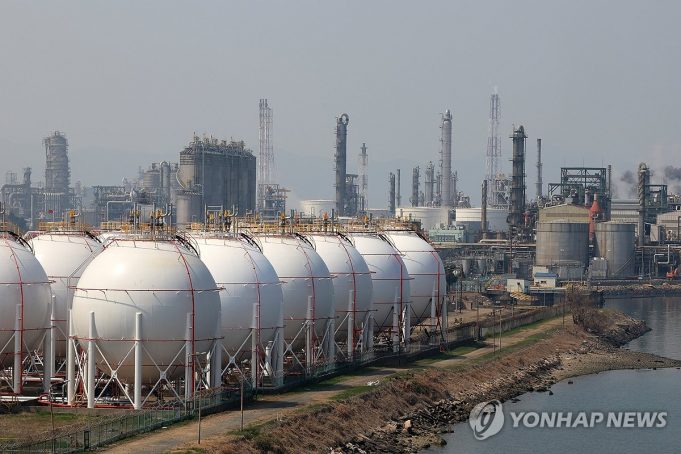 한국, ‘산업의 쌀’ 나프타 수출 전면금지…전량 내수 전환