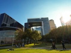 홍콩, 방문객도 폰 비번 요구 법제화…中, 반발한 美총영사 초치