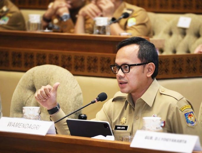 내무부 차관 “e-KTP 분실 시 벌금 아닌 재발급 비용 부과” 방침 해명