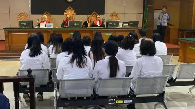 인구 세계4위 인니서 영아매매 조직 적발…”싱가포르 등에 팔아”