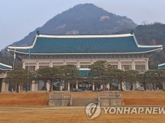 靑, 한국 정착 동포 청년들 만나 “차별의 벽 낮출 것”… 해외 성장 한국적 청년 외면
