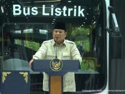 프라보워, 중부 자바 마글랑서 전기 상용차 조립 공장 준공식 참석