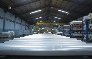 글로벌 전쟁 여파로 플라스틱 원자재 ‘대란’… 인니 산업계 수천 명 대규모 해고 ‘초읽기’