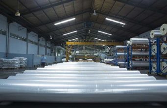 글로벌 전쟁 여파로 플라스틱 원자재 ‘대란’… 인니 산업계 수천 명 대규모 해고 ‘초읽기’