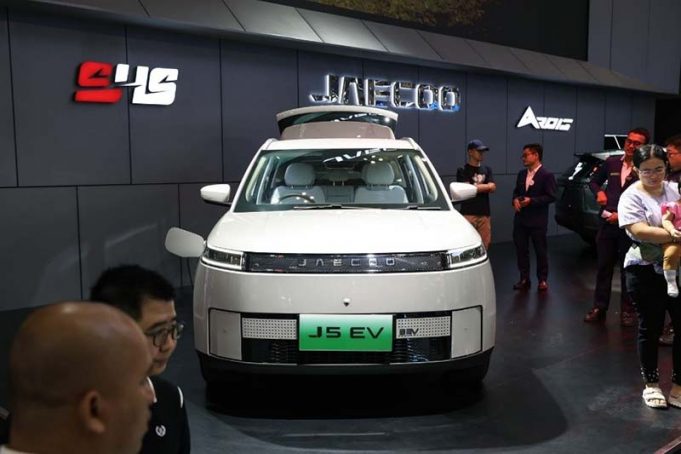 인니 전기차 시장 폭풍 성장… 4월 베스트셀링 1위는 ‘제쿠 J5 EV’