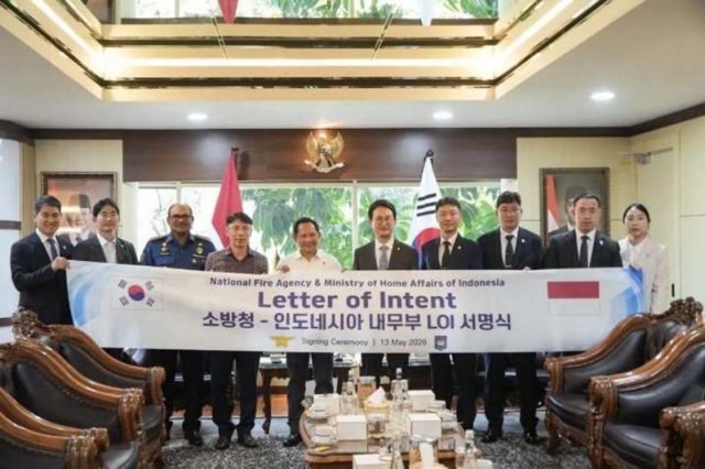 사진. 티토 카르나비안 내무부 장관이 2026년 5월 13일 자카르타에서 김승룡 대한민국 소방청장의 실무 방문을 접견했다. Kemendagri.)