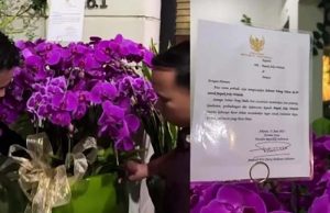 프라보워 대통령, 조코위 전 대통령 생일에 ‘보라색 호접란’ 선물