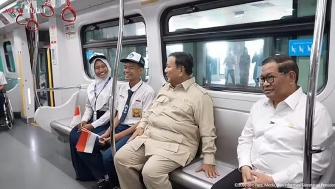 프라보워 대통령, 자카르타 LRT 신규 노선 시승… 클라파 가딩-망가라이 구간 본격 개통